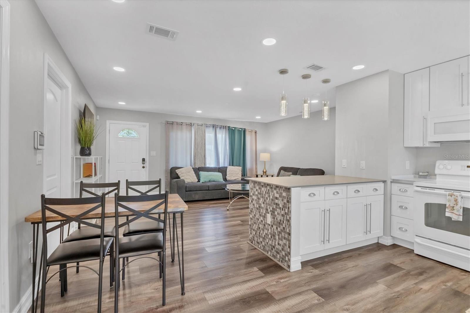 Image 14 of 76 For 2350 Novus Street