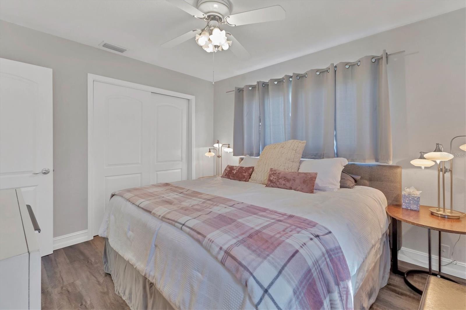 Image 17 of 76 For 2350 Novus Street