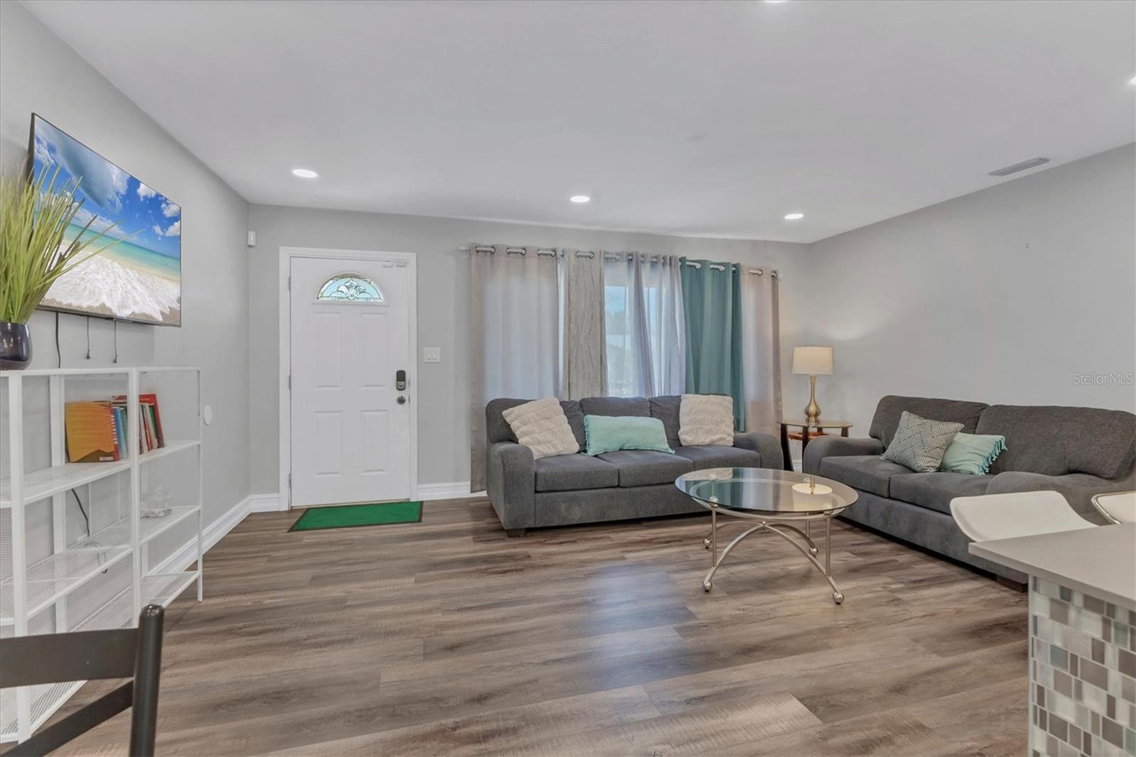 Image 7 of 76 For 2350 Novus Street