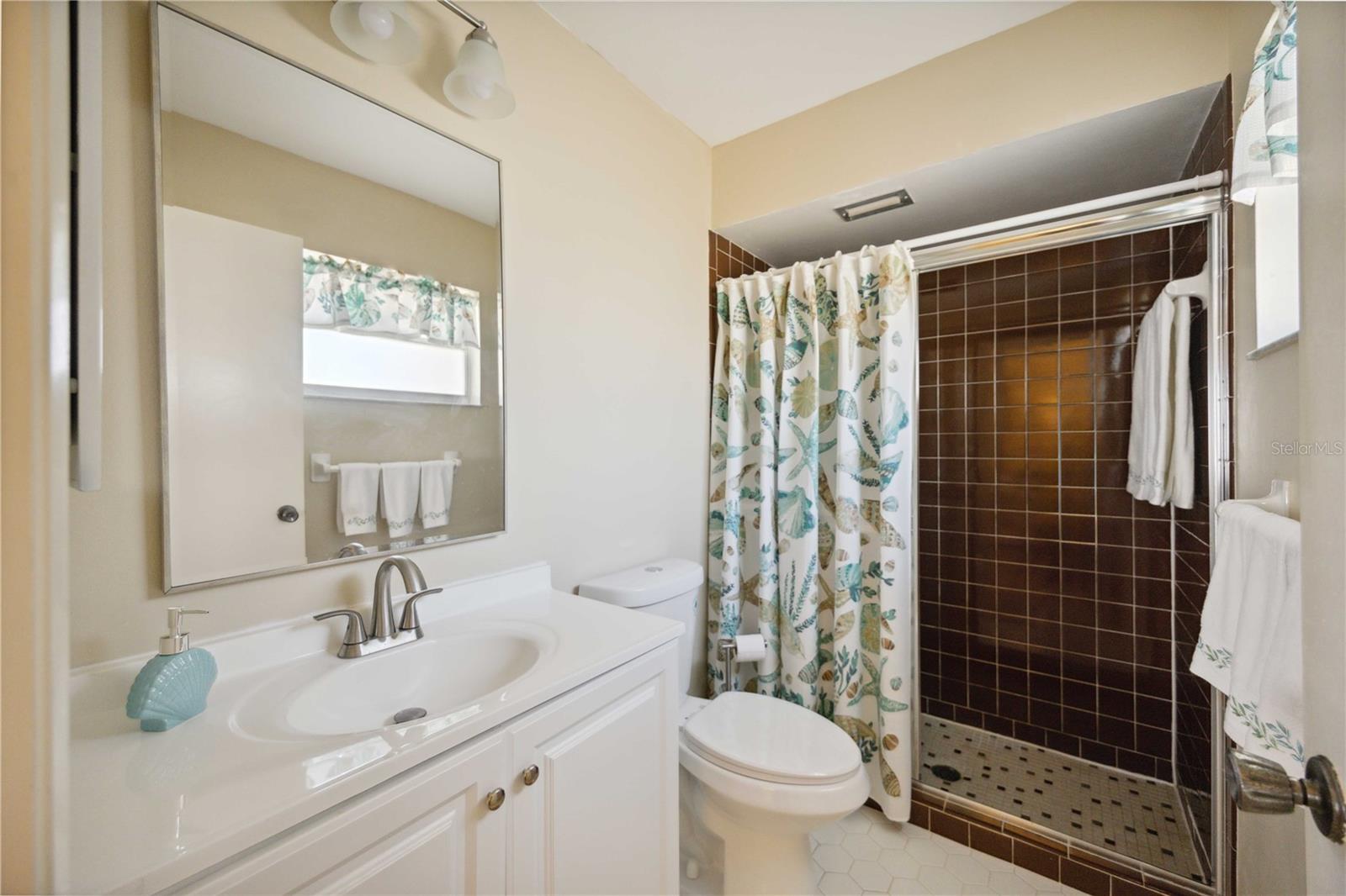 Image 13 of 26 For 1006 Oakleaf Boulevard