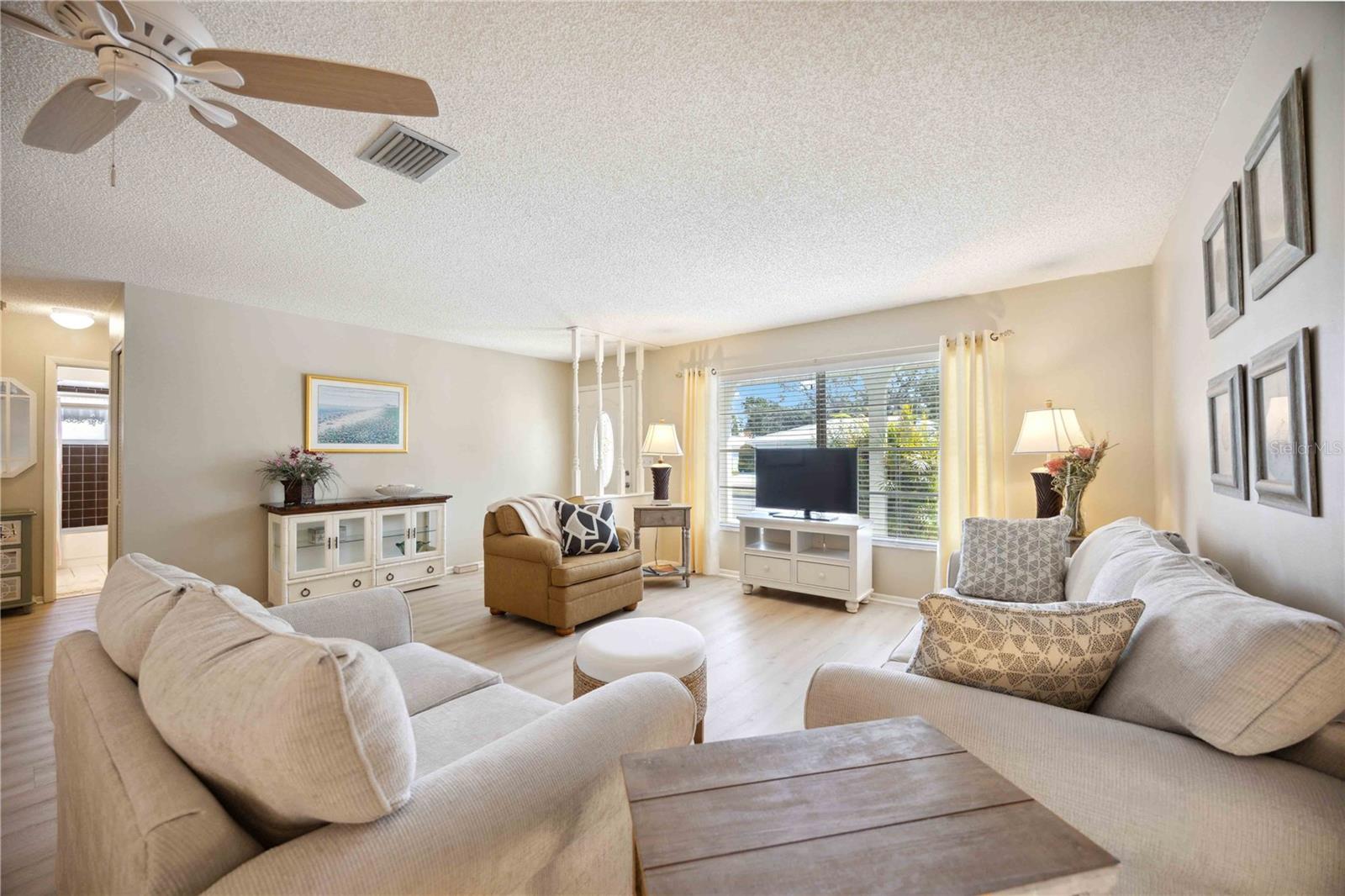 Image 4 of 26 For 1006 Oakleaf Boulevard