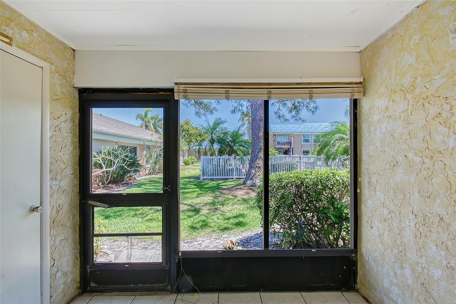 Image 5 of 33 For 6240 7th Avenue W 6240