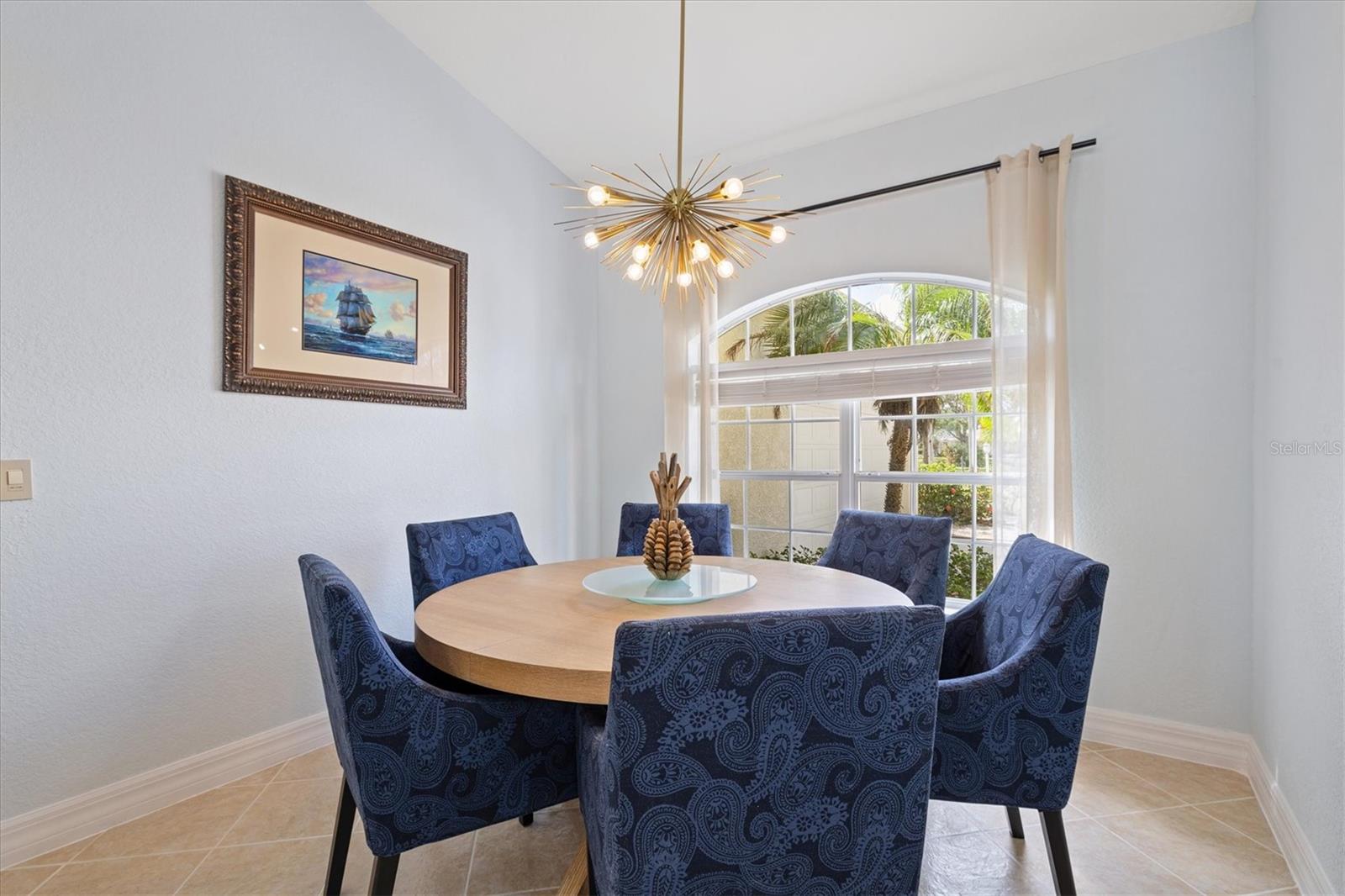 Image 14 of 83 For 22324 Wexford Boulevard