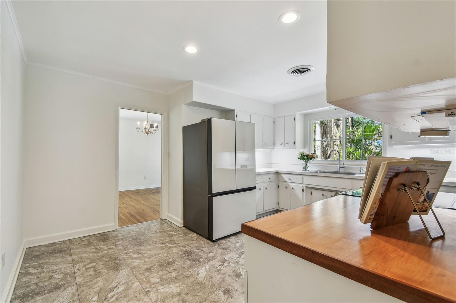 Image 10 of 35 For 3001 Bay Shore Circle