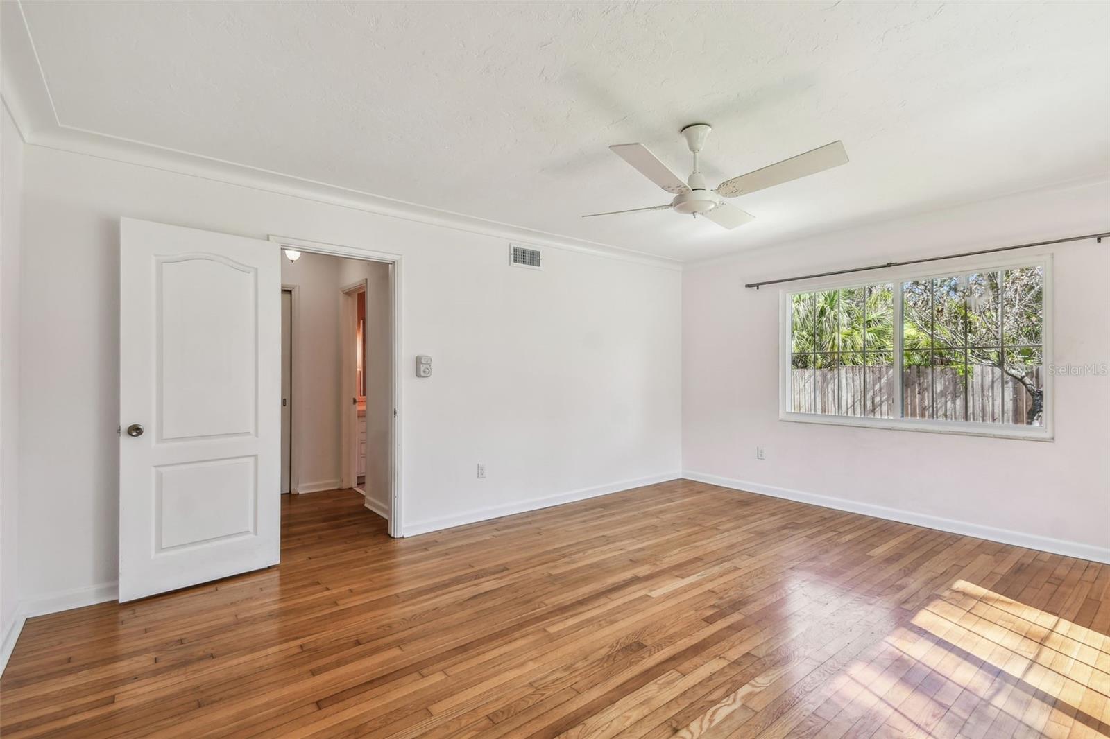 Image 12 of 35 For 3001 Bay Shore Circle