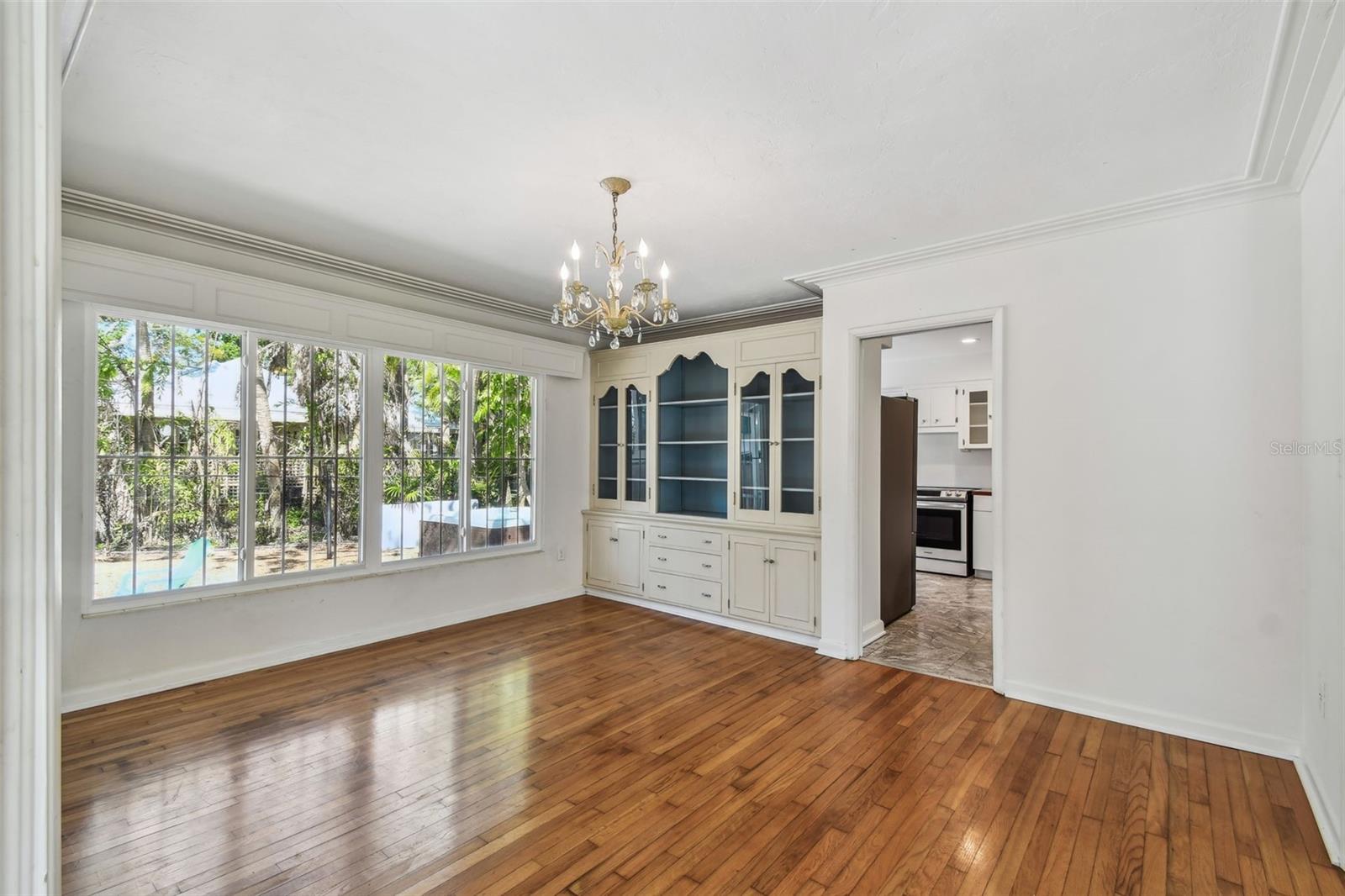 Image 18 of 35 For 3001 Bay Shore Circle