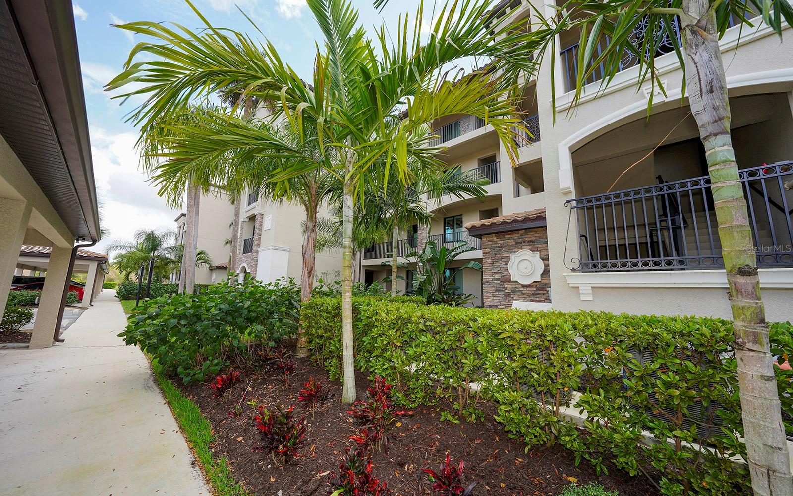 Image 11 of 65 For 17118 Vardon Terrace 307