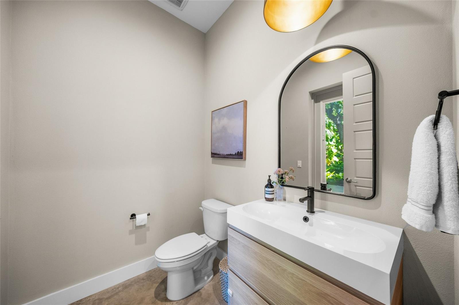 Image 17 of 57 For 2124 Wisteria Street