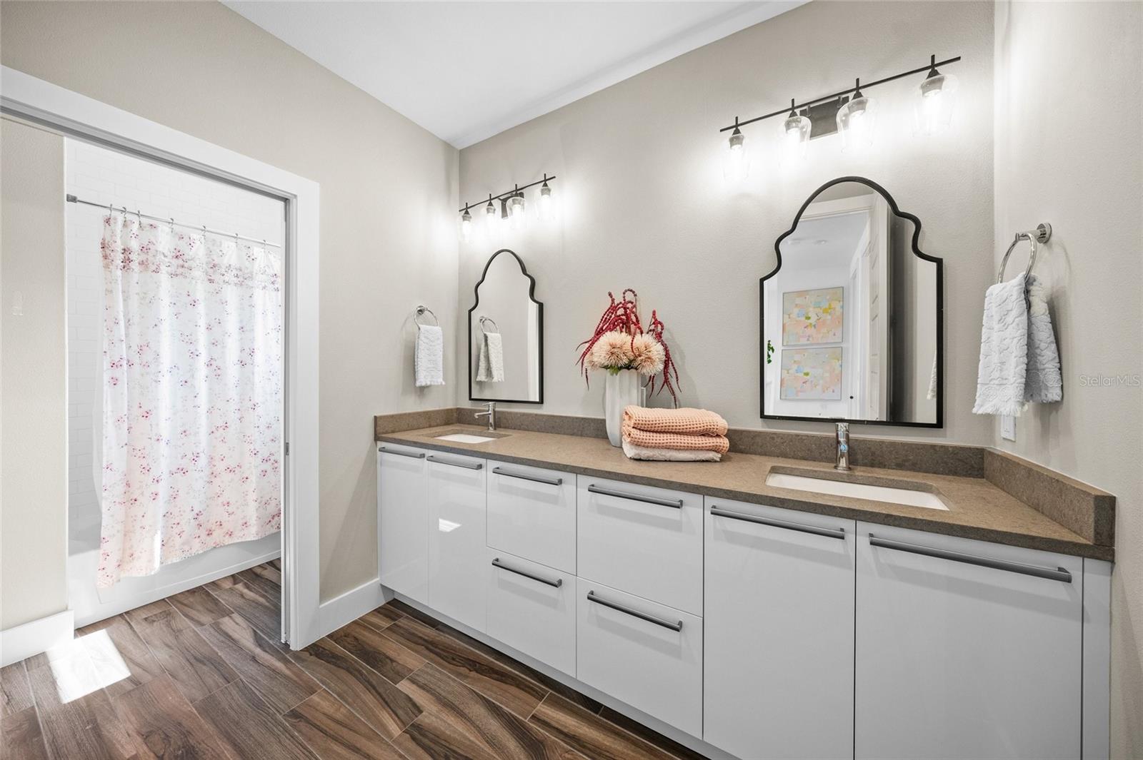 Image 21 of 57 For 2124 Wisteria Street