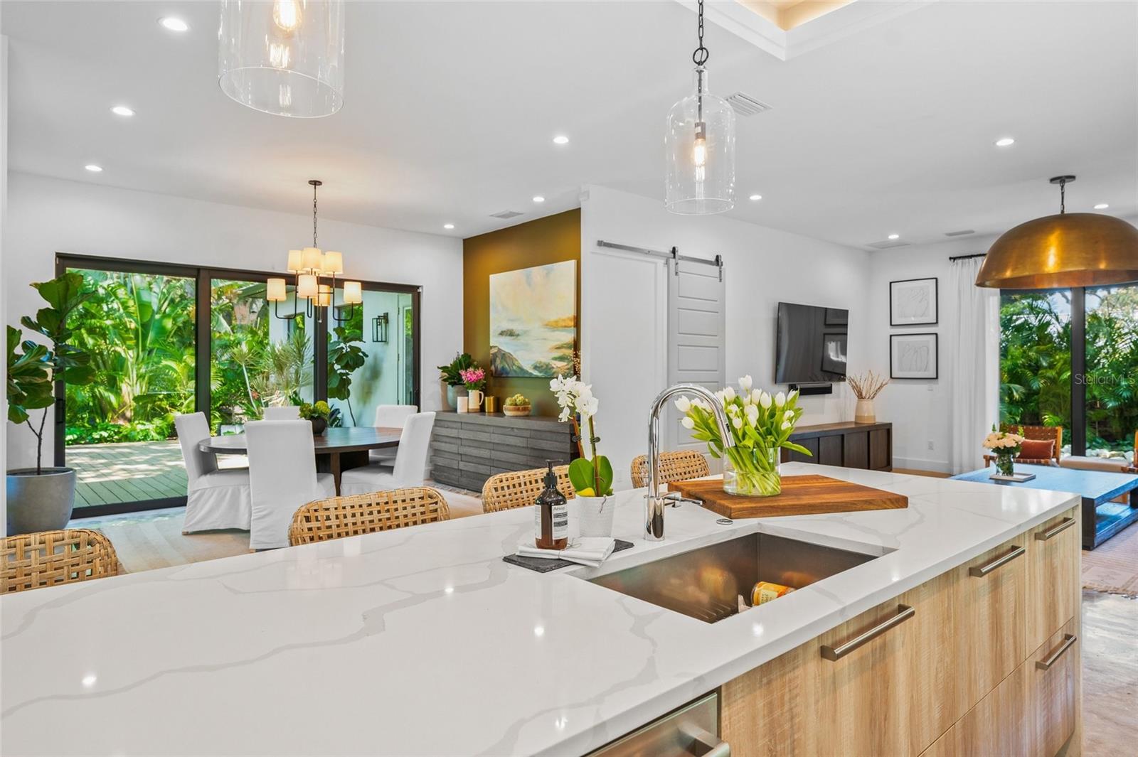 Image 7 of 57 For 2124 Wisteria Street