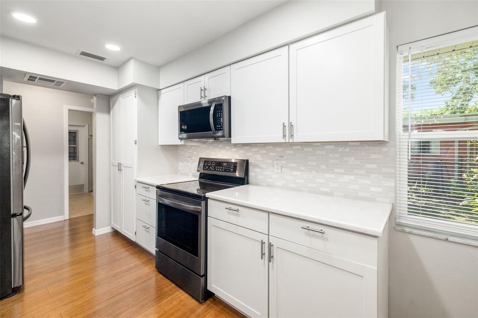 Image 13 of 37 For 2835 Mayflower Street