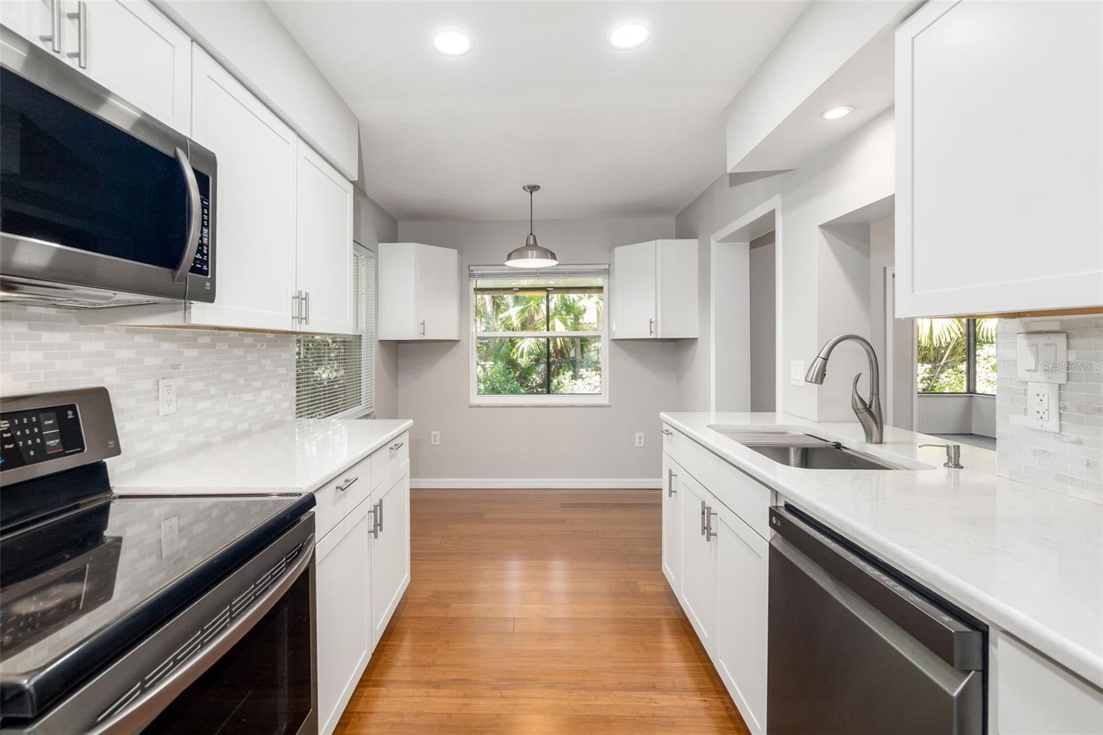 Image 15 of 37 For 2835 Mayflower Street