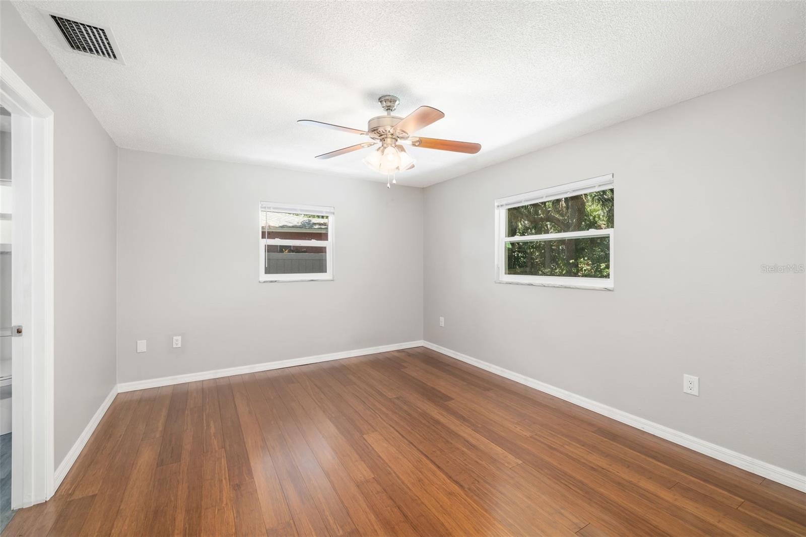 Image 18 of 37 For 2835 Mayflower Street