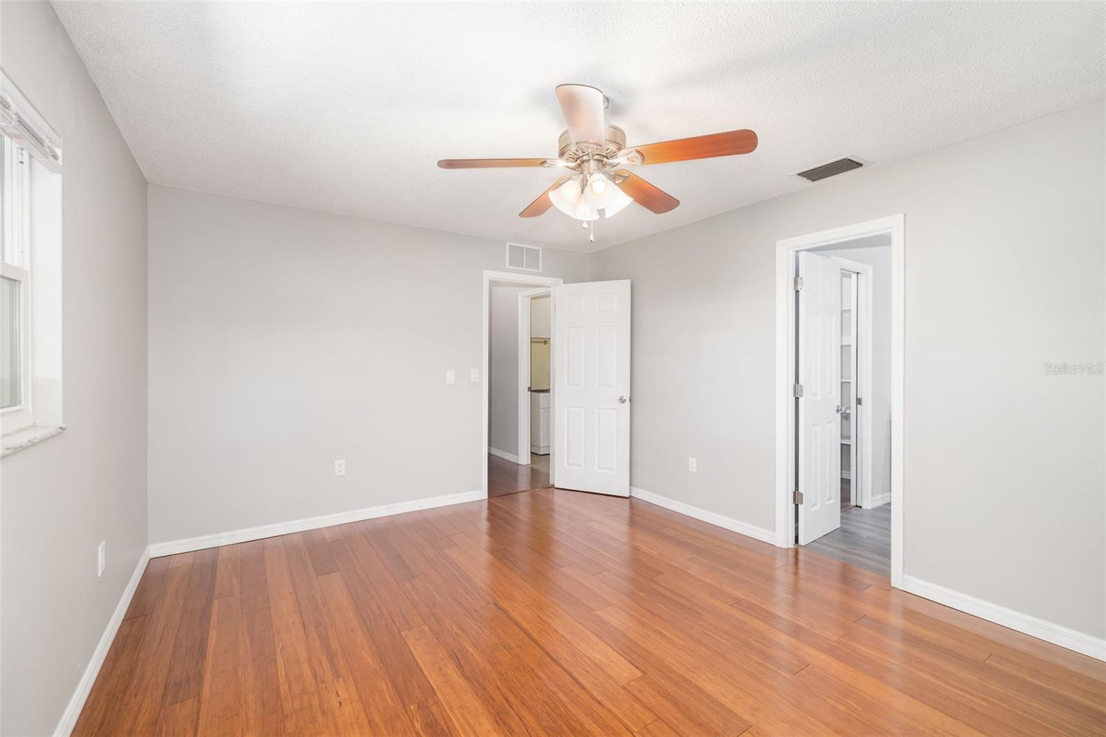 Image 19 of 37 For 2835 Mayflower Street
