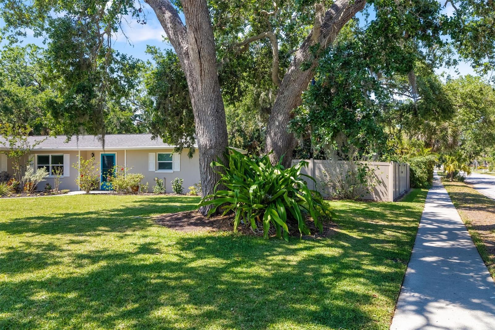 Image 31 of 37 For 2835 Mayflower Street