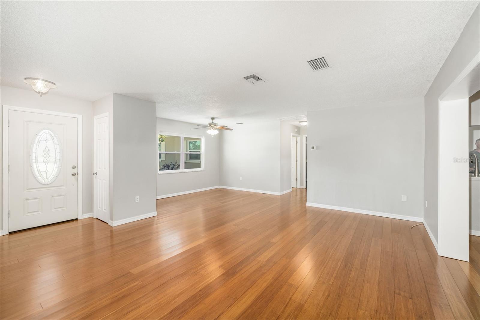 Image 4 of 37 For 2835 Mayflower Street