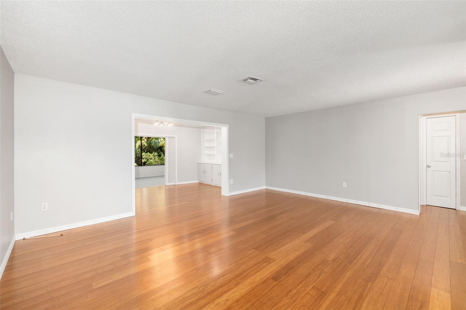 Image 6 of 37 For 2835 Mayflower Street
