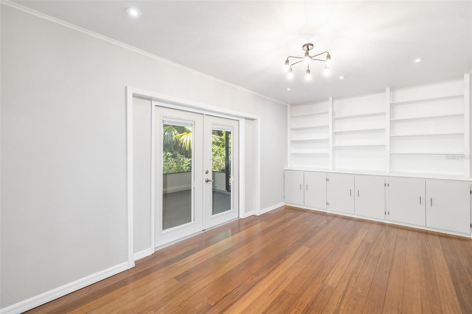 Image 9 of 37 For 2835 Mayflower Street