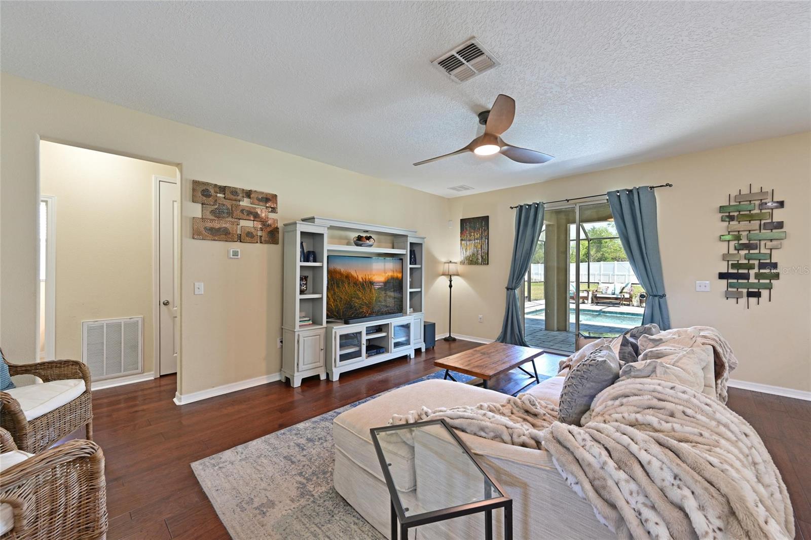 Image 9 of 40 For 1813 Oak Pond Street