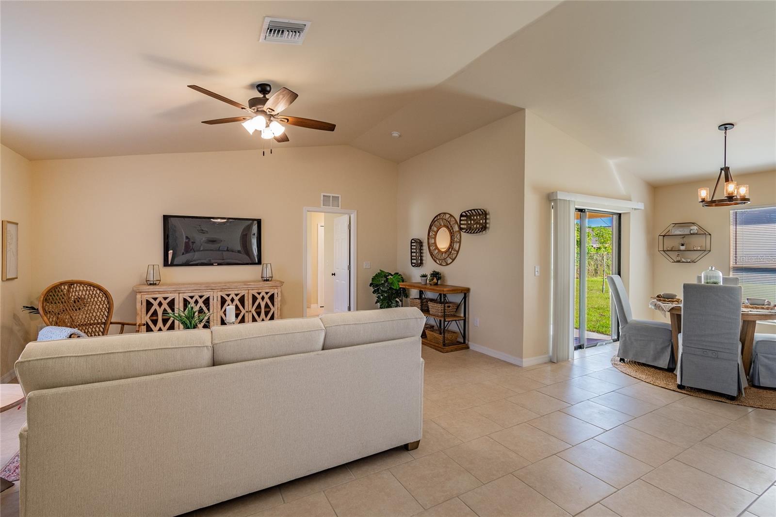Image 7 of 40 For 601 2nd Street