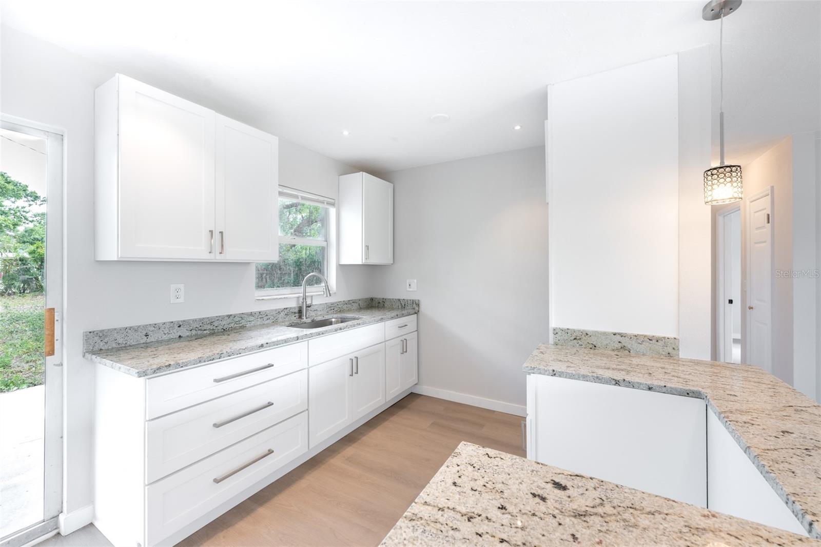 Image 10 of 32 For 1823 8th Avenue E
