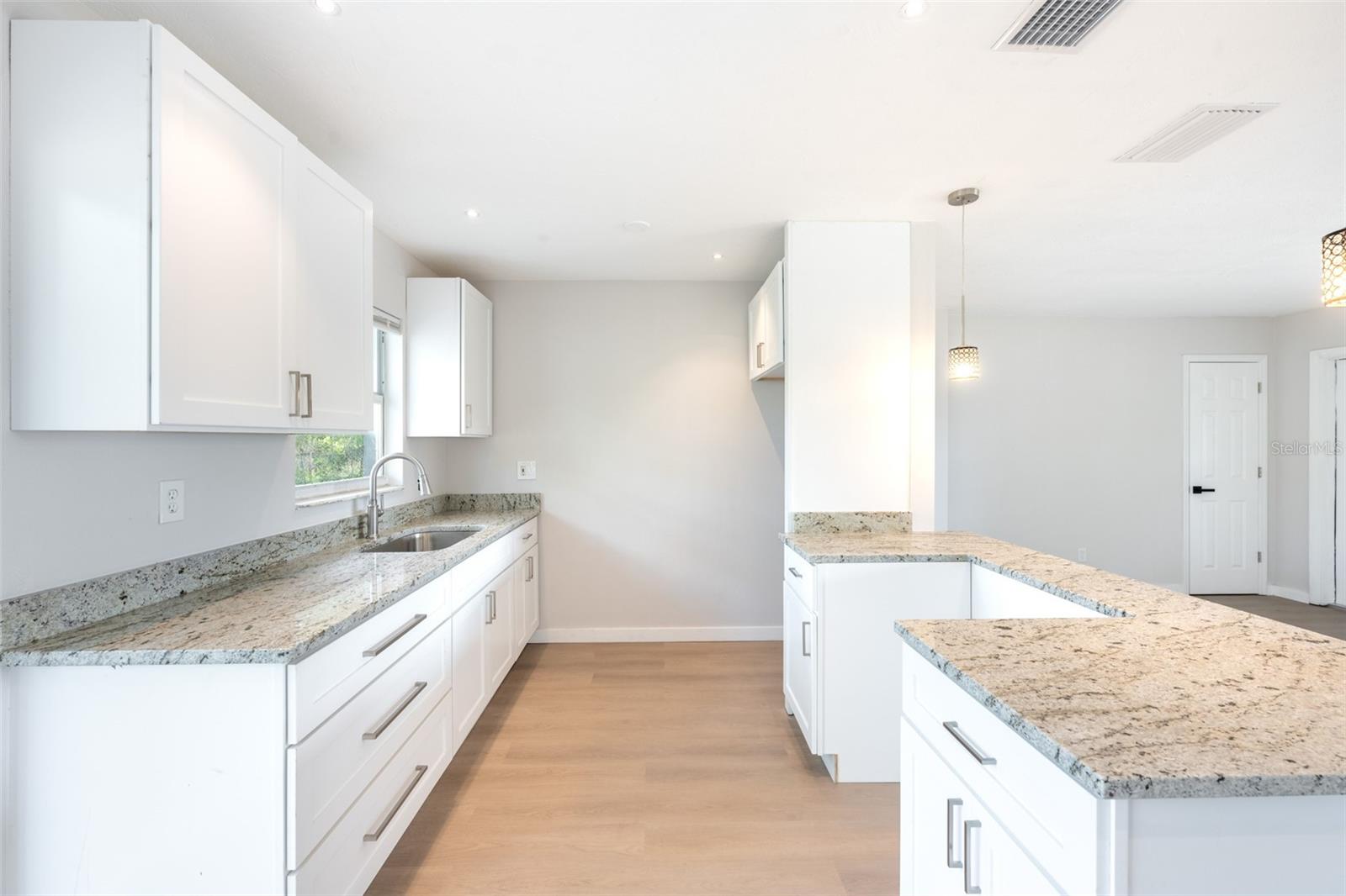 Image 11 of 32 For 1823 8th Avenue E