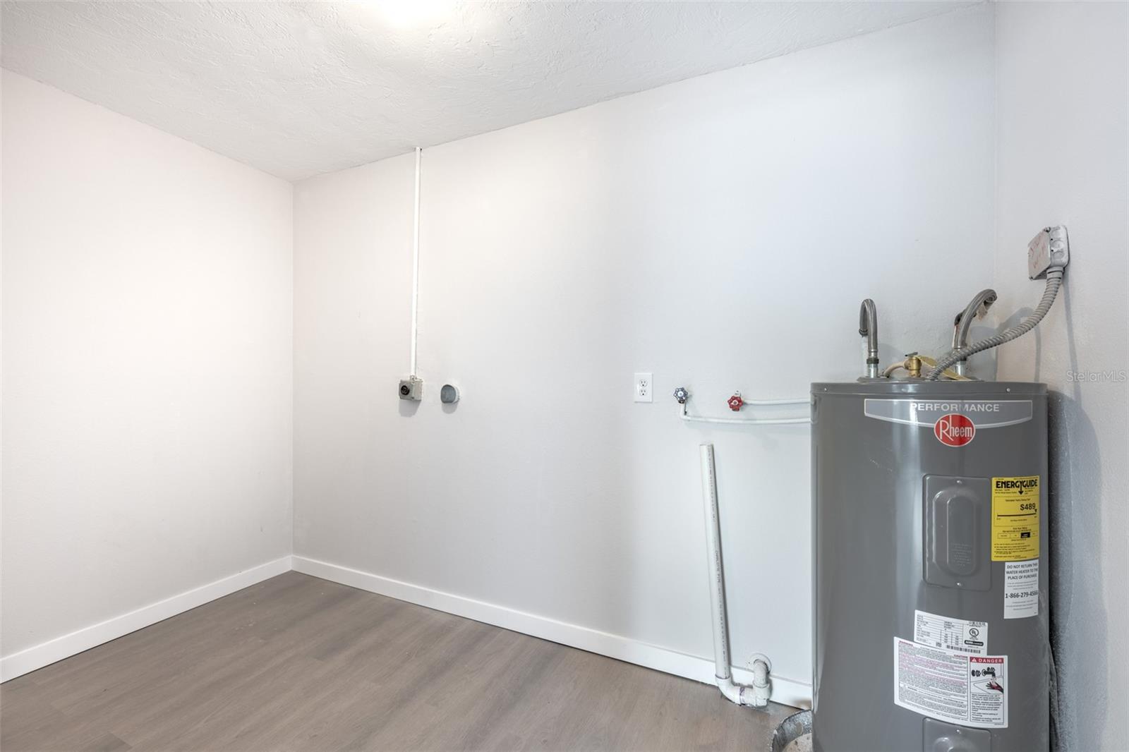 Image 17 of 32 For 1823 8th Avenue E