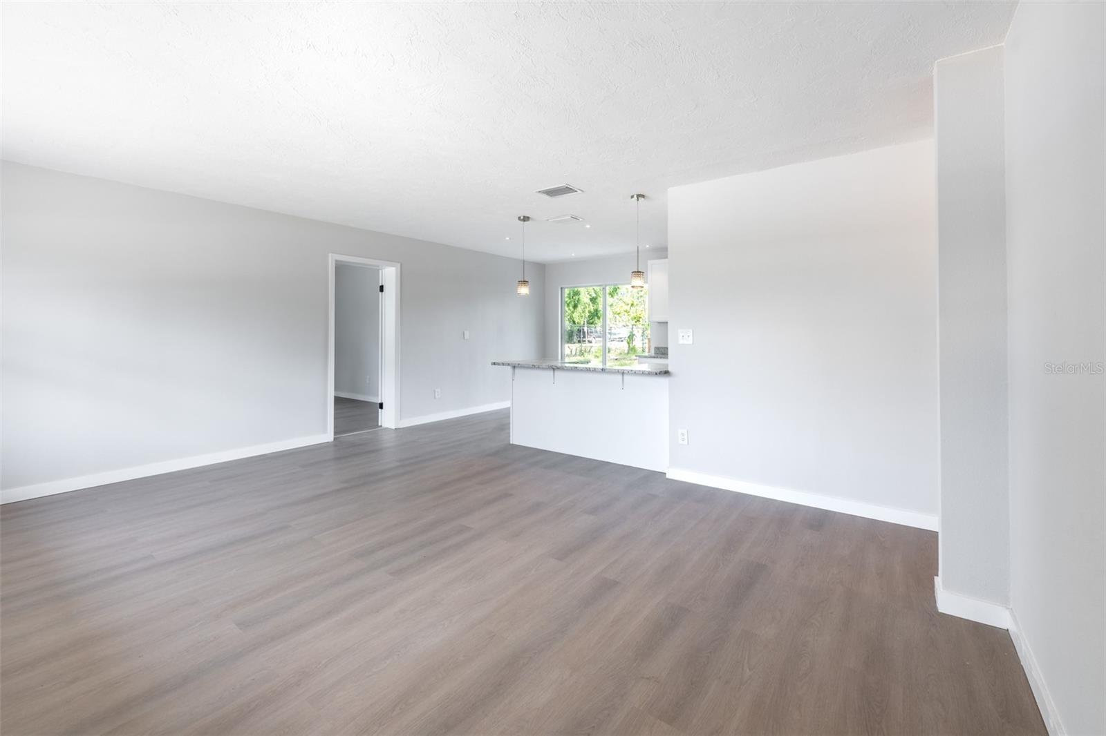 Image 4 of 32 For 1823 8th Avenue E