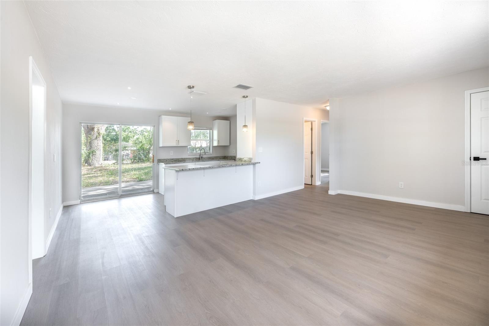 Image 5 of 32 For 1823 8th Avenue E