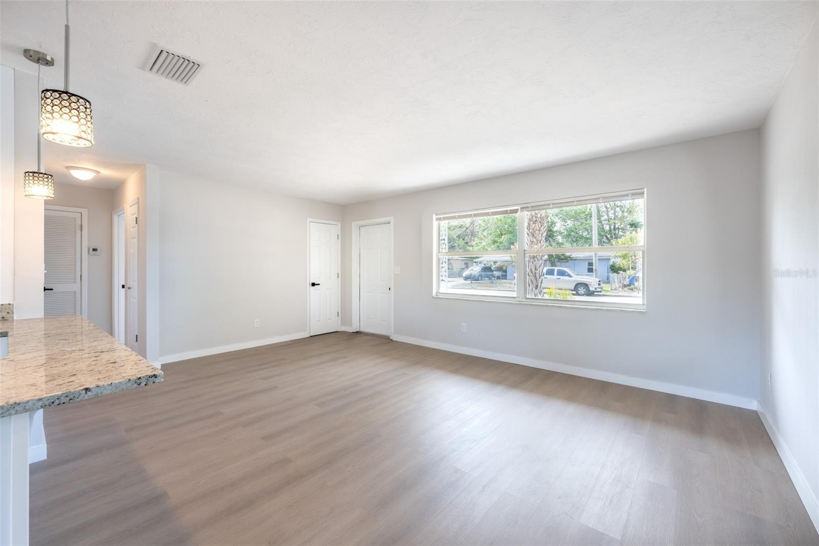 Image 7 of 32 For 1823 8th Avenue E