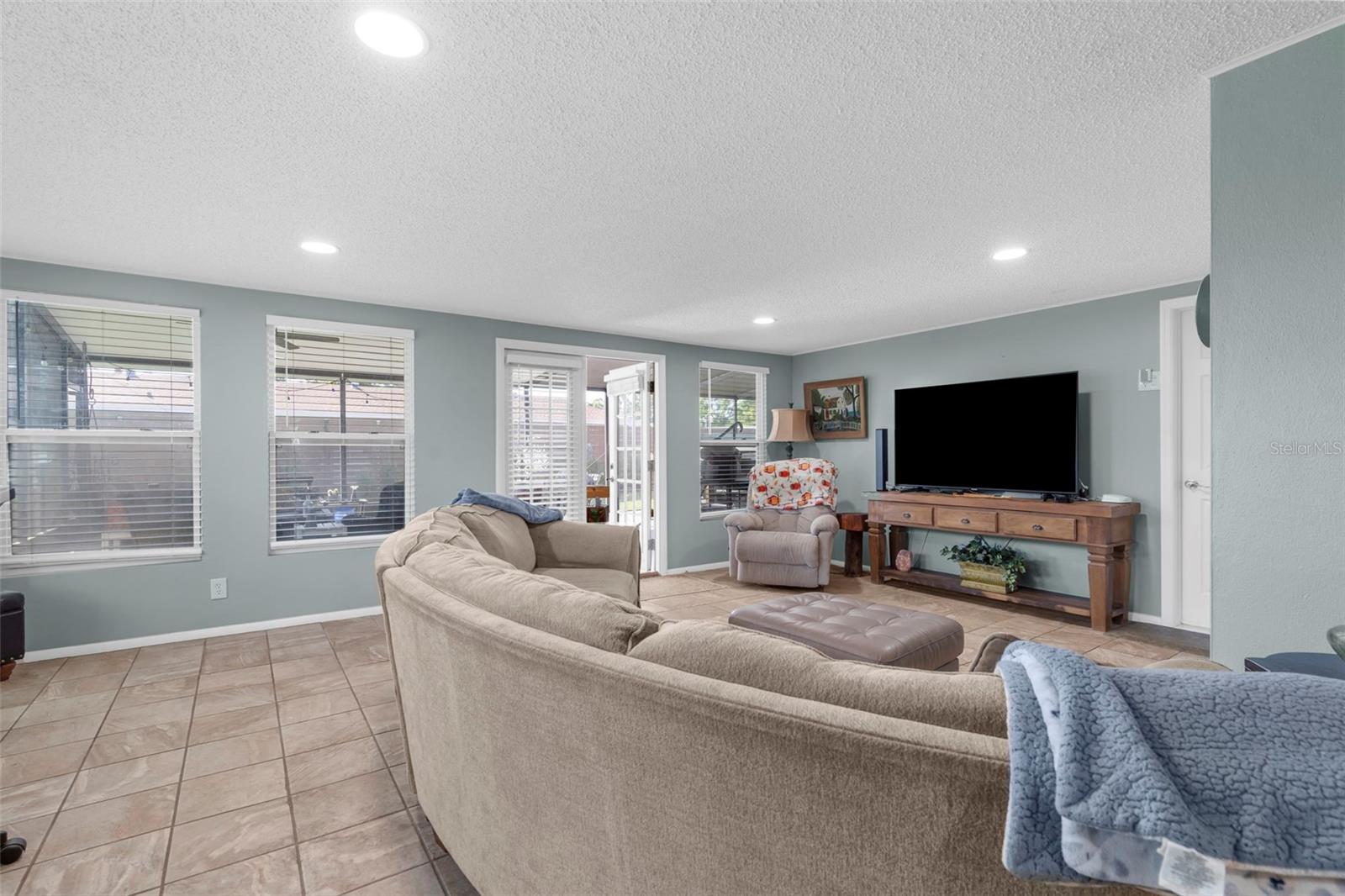 Image 16 of 39 For 4019 14th Avenue W