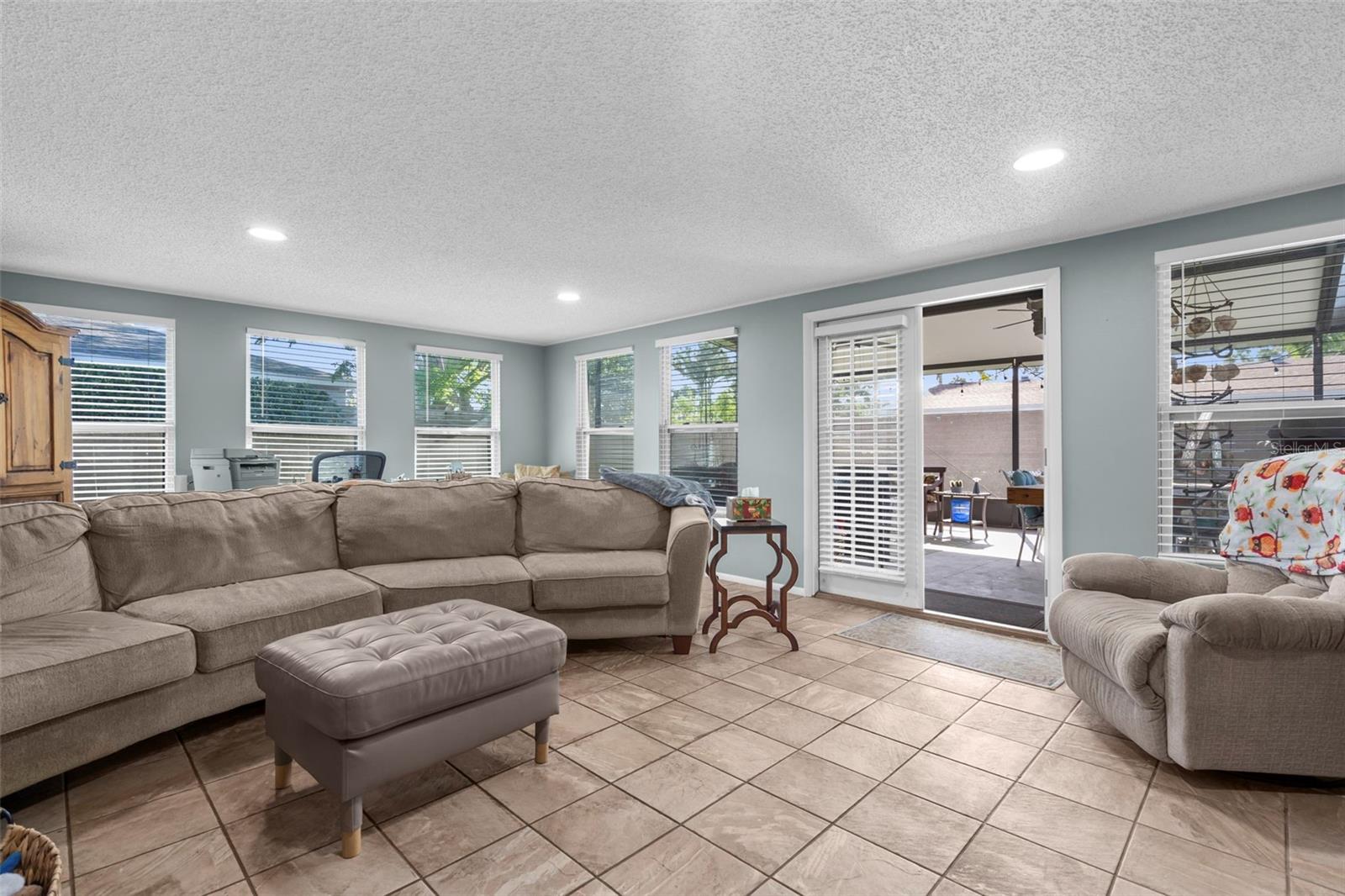 Image 18 of 39 For 4019 14th Avenue W