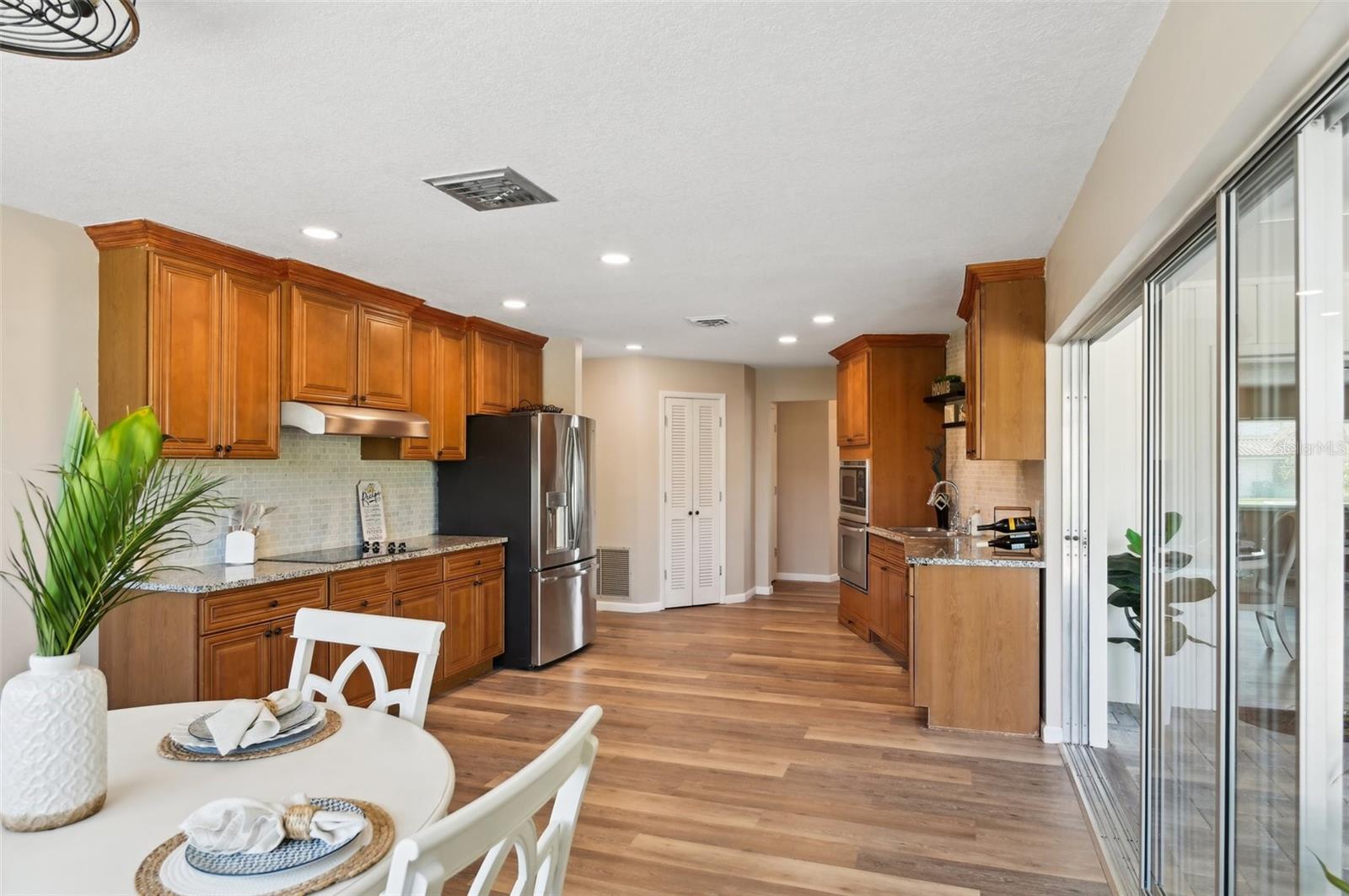 Listing photo id 13 for 217 Giotto Drive