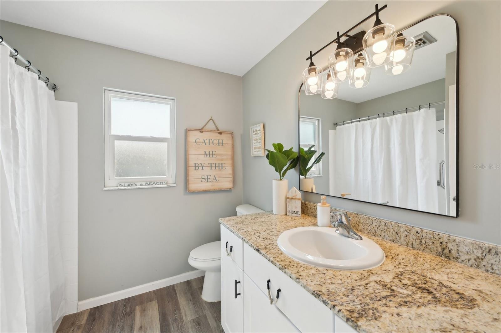 Listing photo id 17 for 217 Giotto Drive