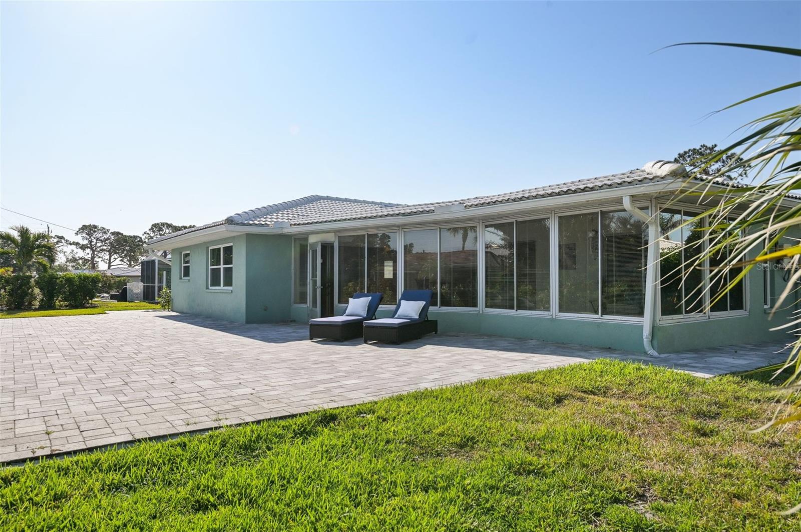 Listing photo id 23 for 217 Giotto Drive