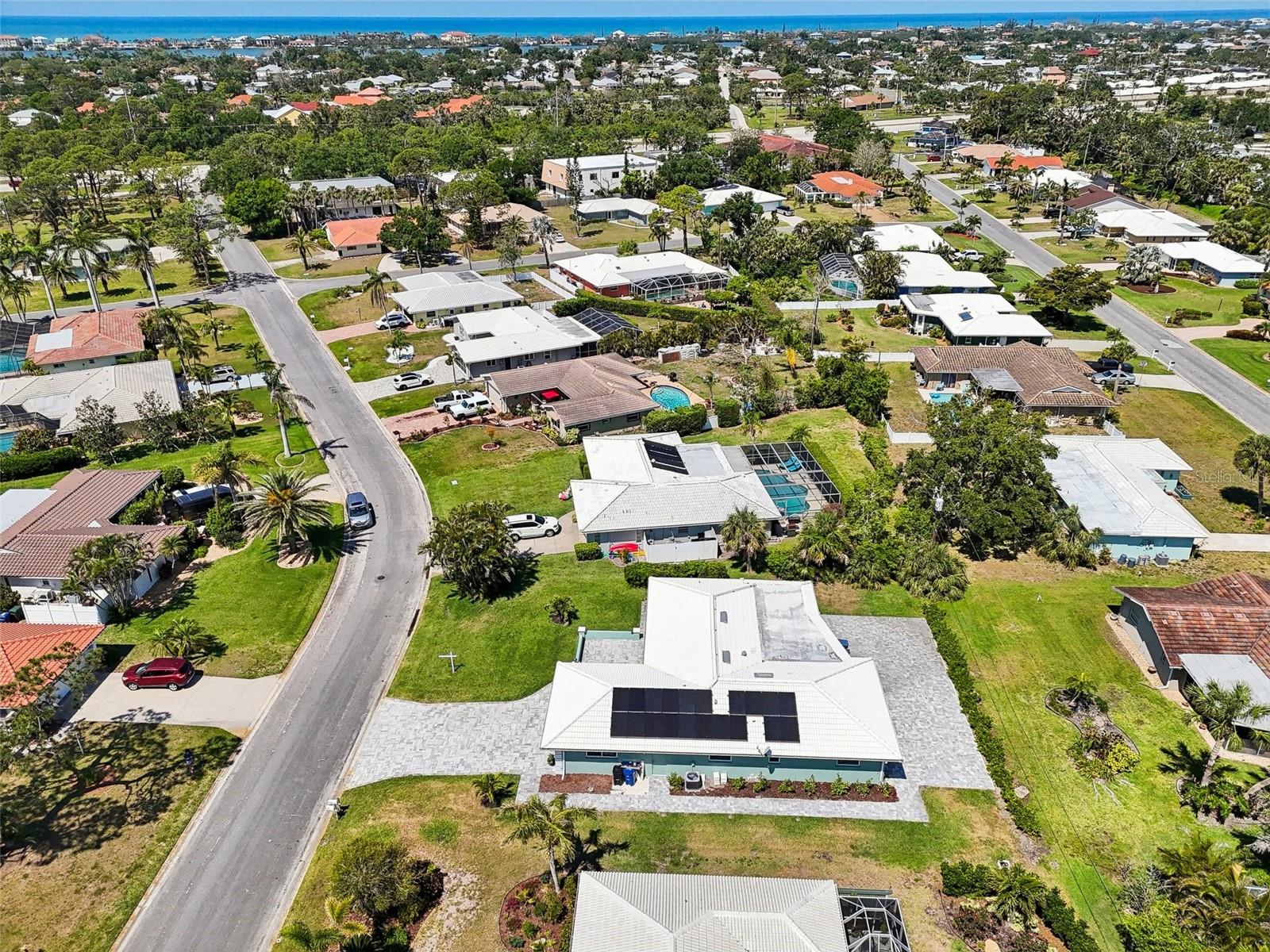 Listing photo id 31 for 217 Giotto Drive