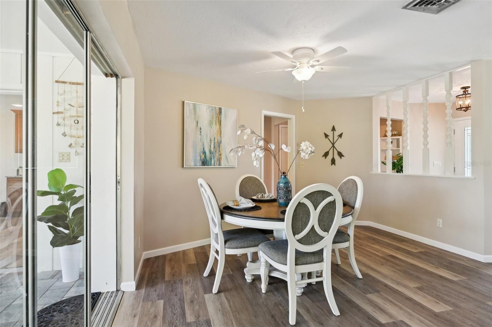 Listing photo id 5 for 217 Giotto Drive