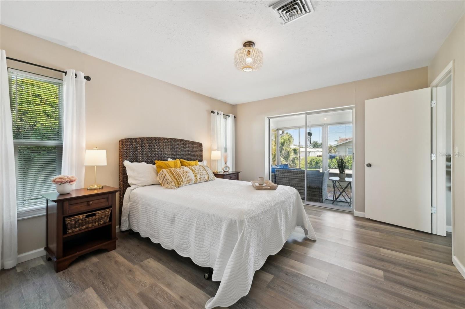 Listing photo id 7 for 217 Giotto Drive