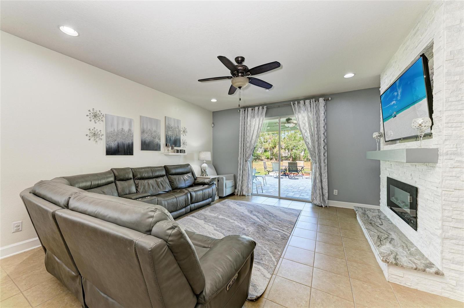Image 21 of 48 For 8243 Nandina Drive