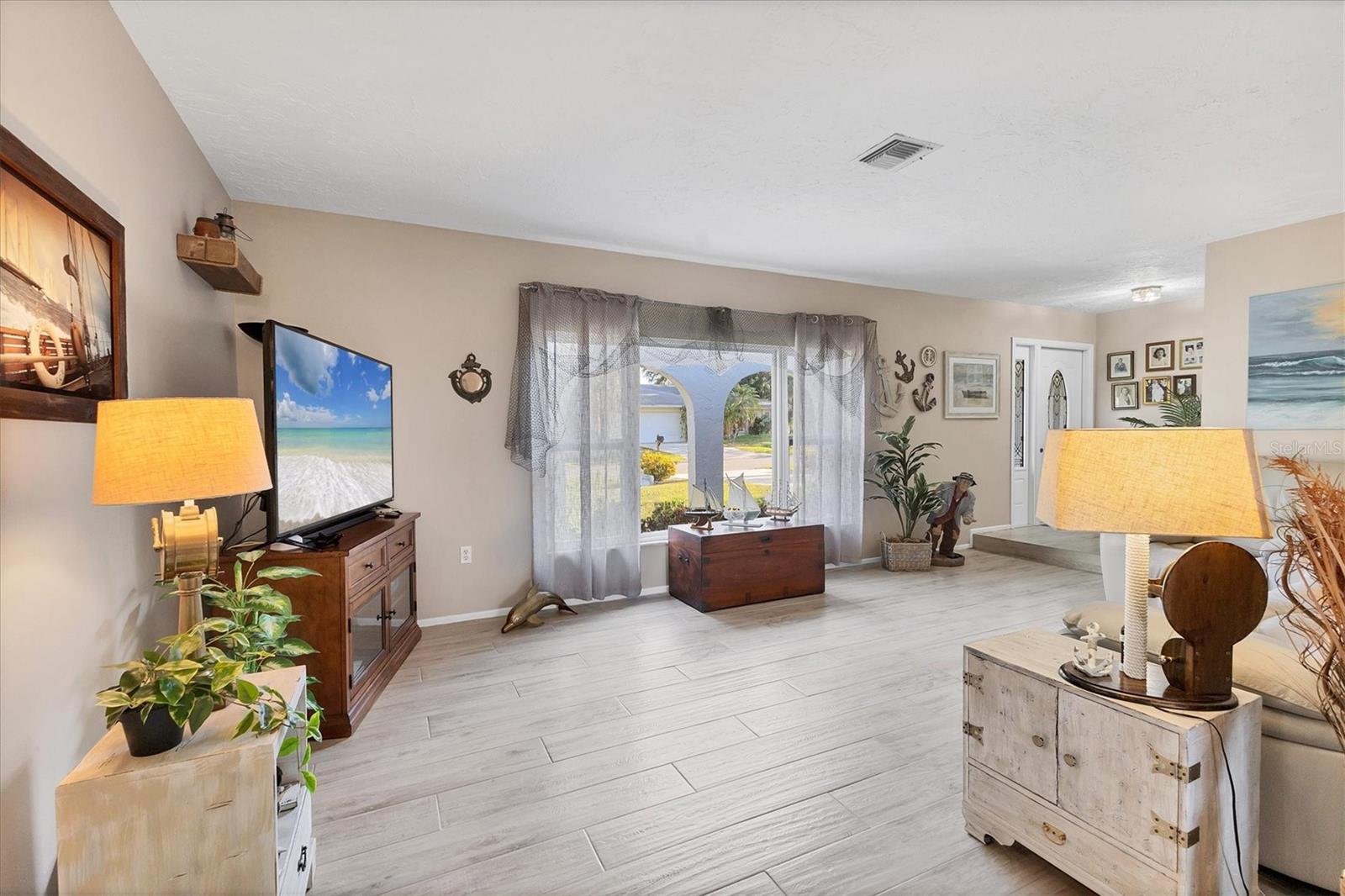 Image 10 of 53 For 5206 18th Avenue E