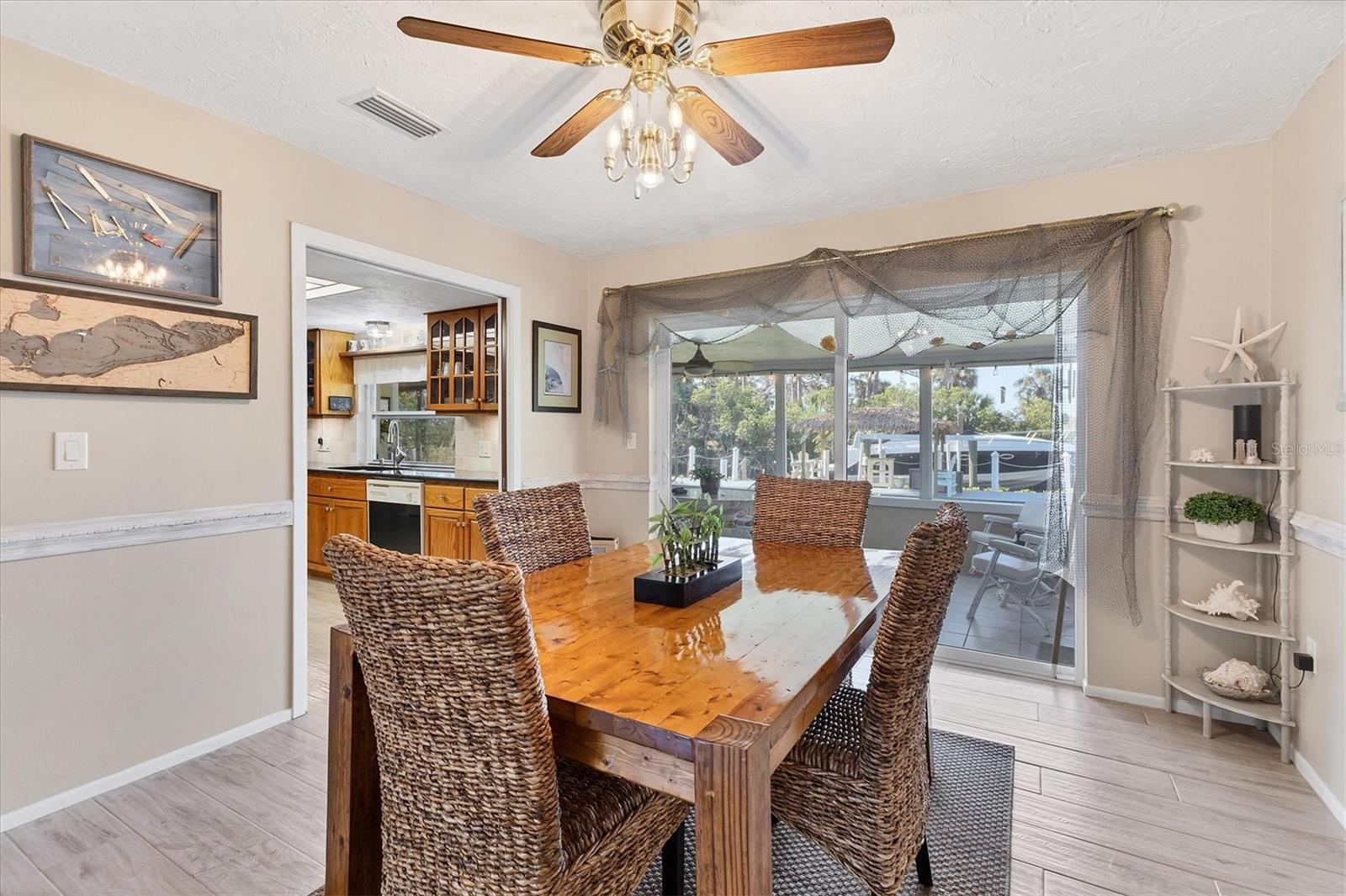 Image 12 of 53 For 5206 18th Avenue E