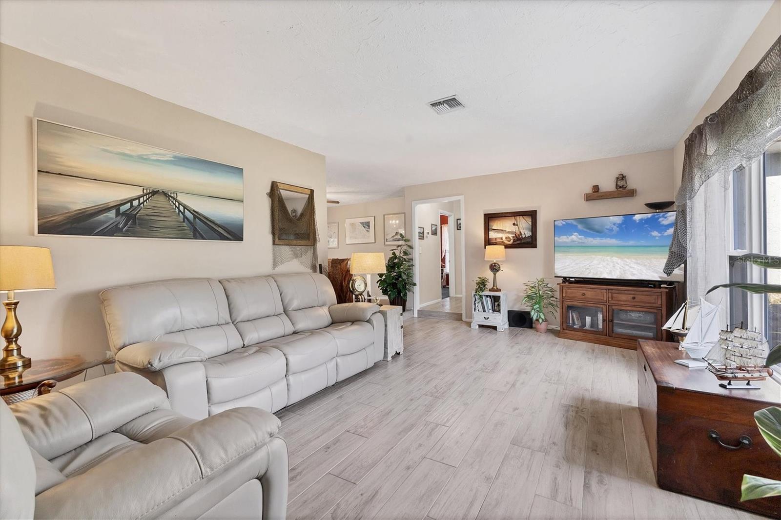 Image 8 of 53 For 5206 18th Avenue E