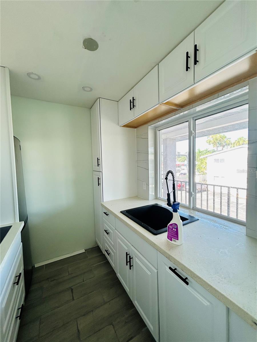 Image 4 of 16 For 3101 Bee Ridge Road 221