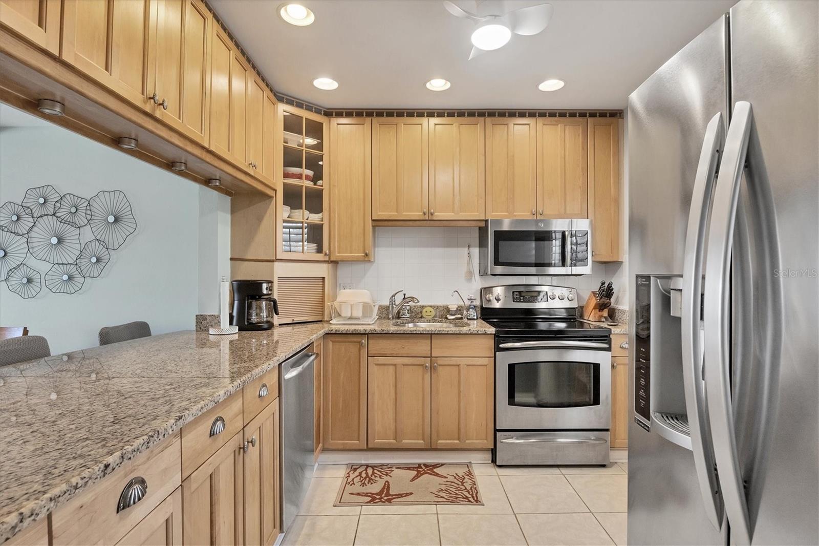 Image 14 of 75 For 4380 Exeter Drive 304