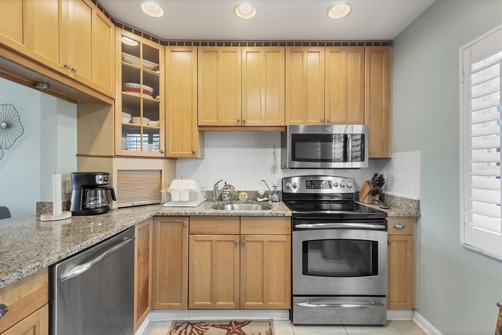 Image 15 of 75 For 4380 Exeter Drive 304