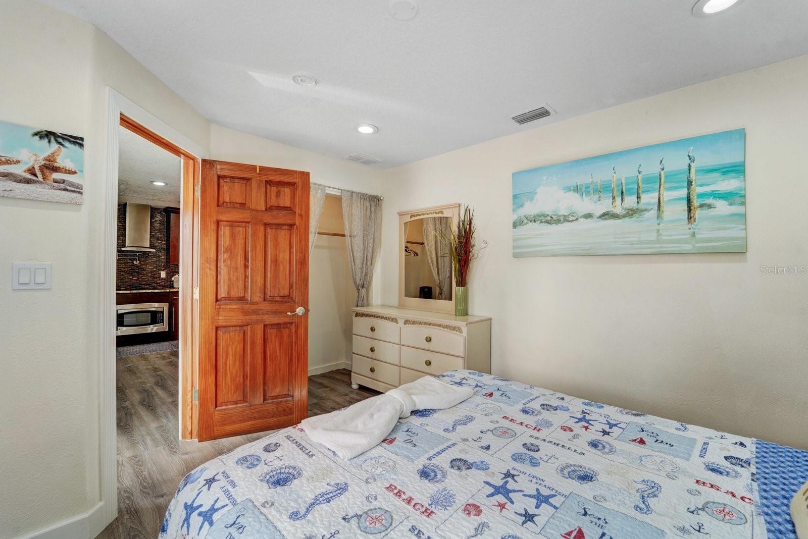 Image 11 of 47 For 2598 Wood Street