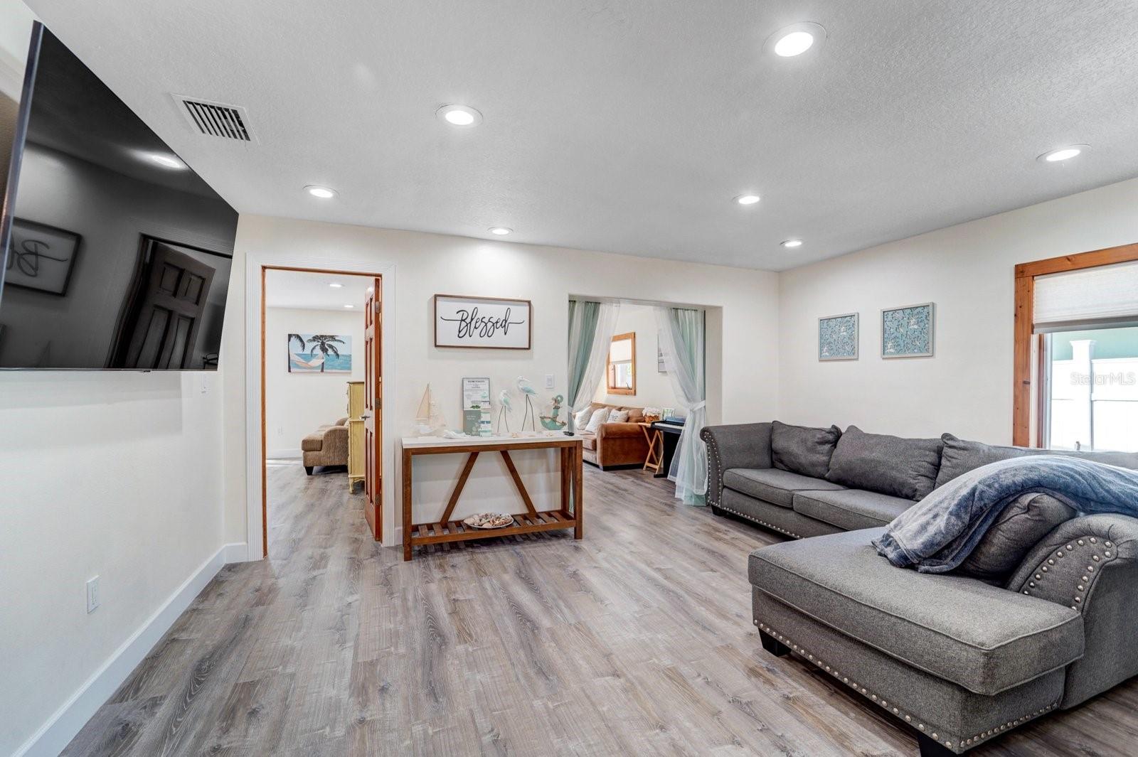 Image 21 of 47 For 2598 Wood Street