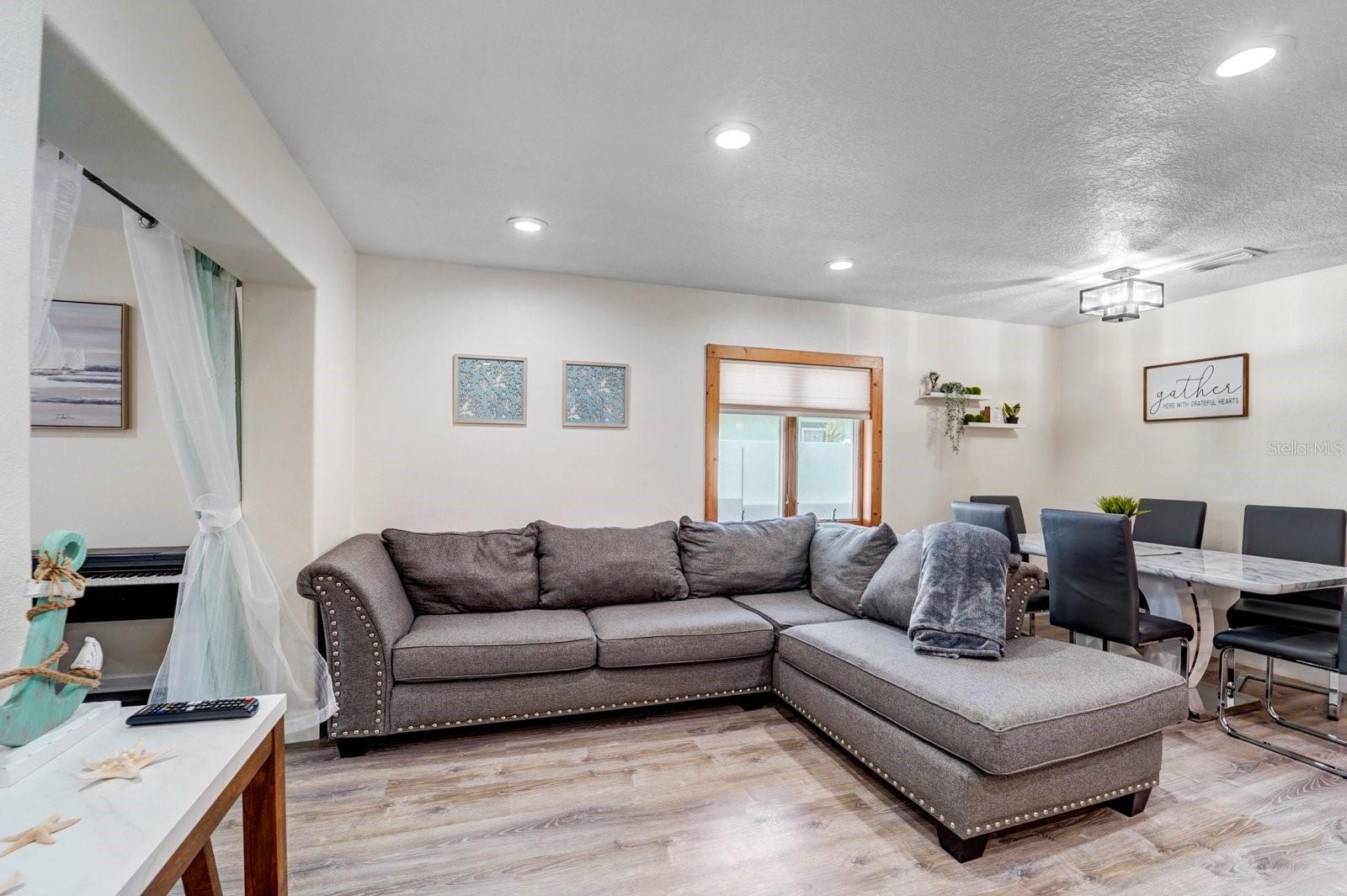 Image 22 of 47 For 2598 Wood Street
