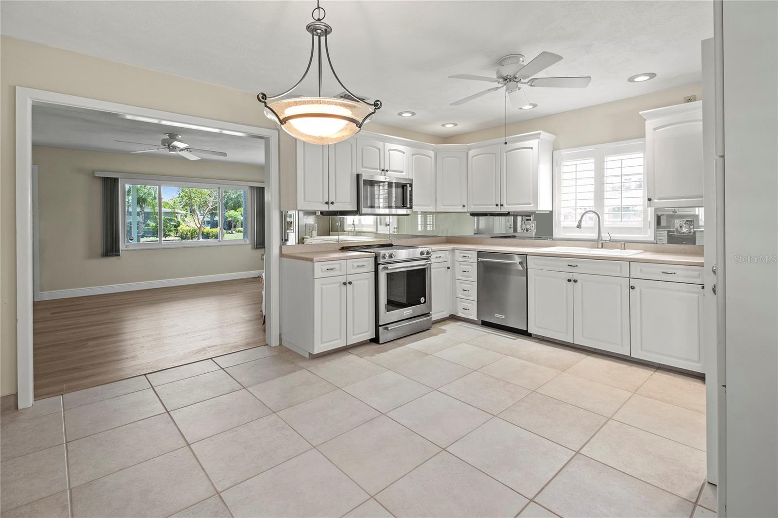 Listing photo id 8 for 214 49th Street W