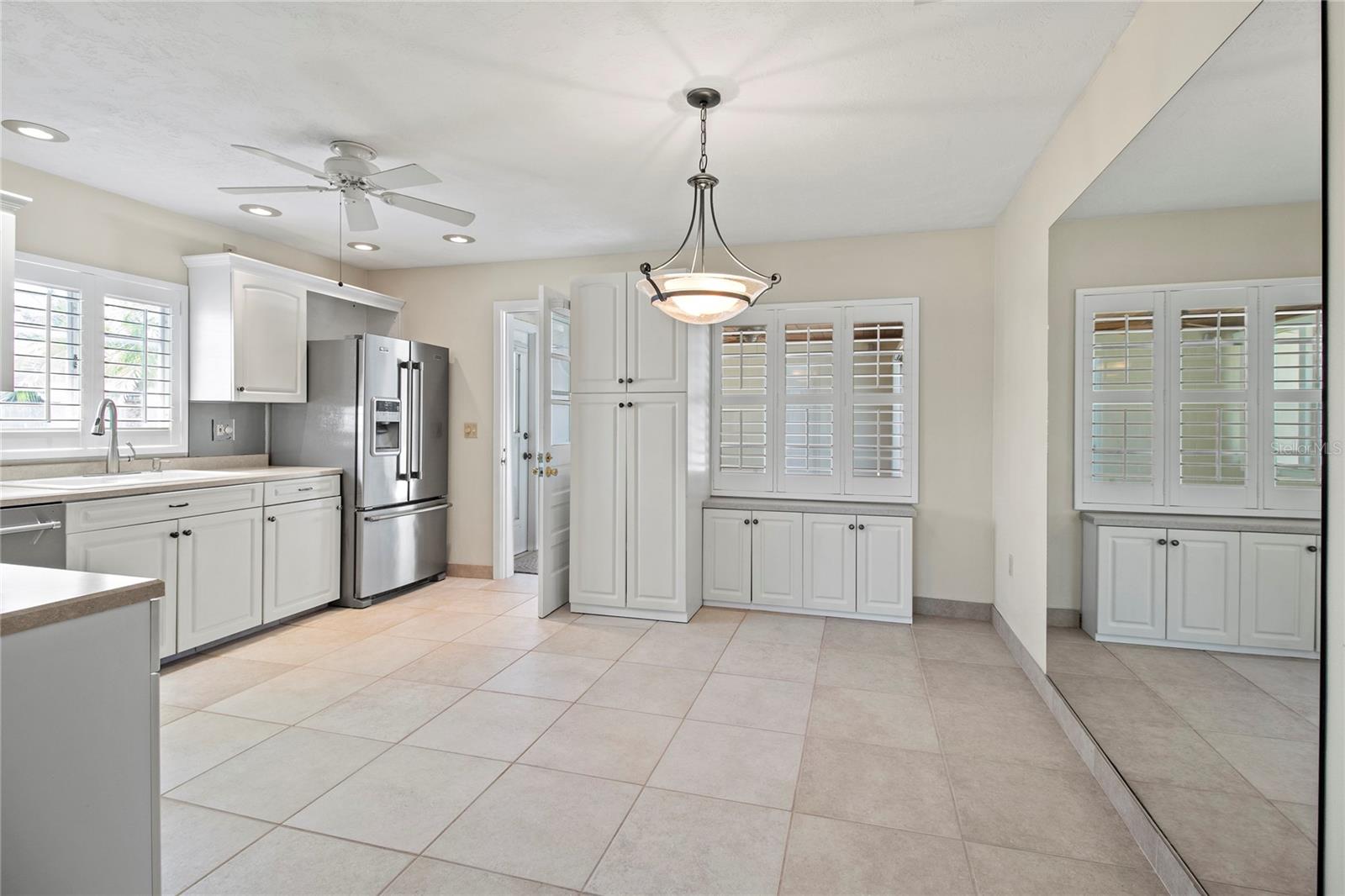 Listing photo id 9 for 214 49th Street W